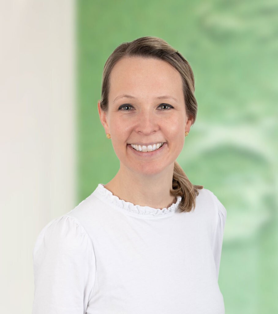 Portrait von Dr. med. Carola Ziegler in den Praxisräumen Green ivf