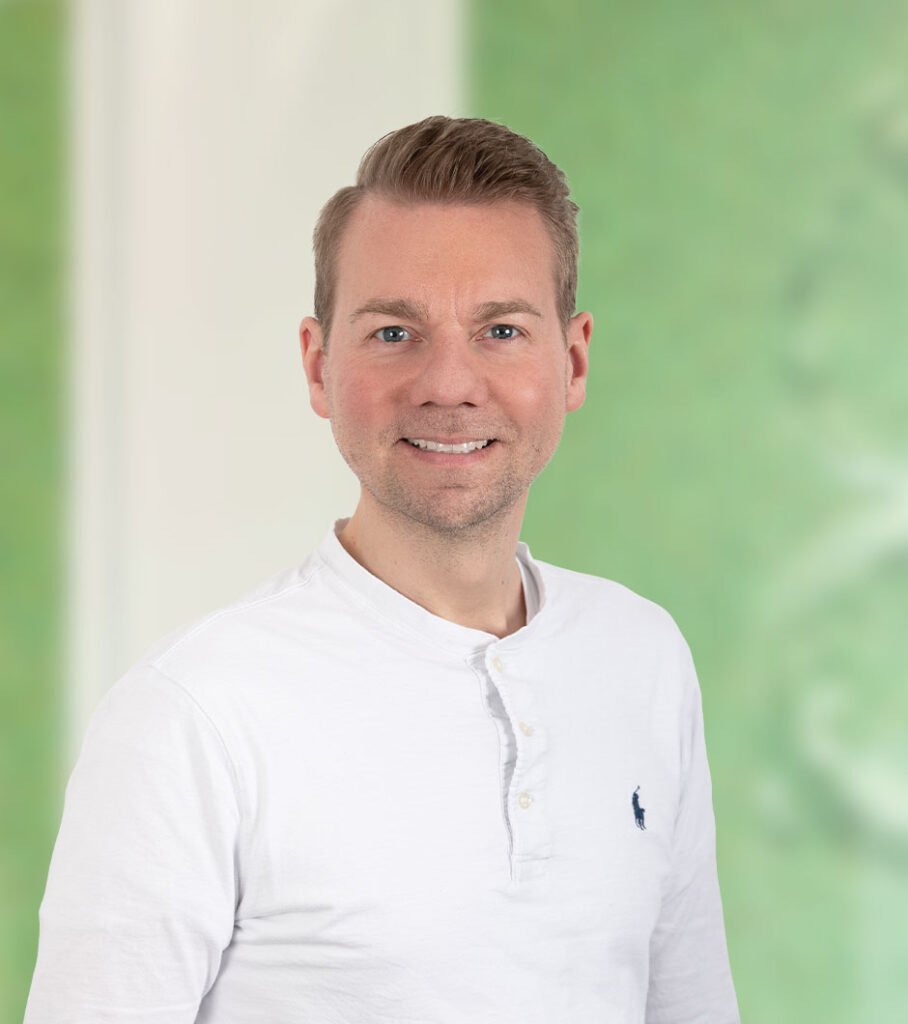 Portret van Dr. med. Daniel Fehr in de praktijkruimtes van Green ivf